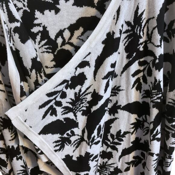 Cascading Open Cardigan Black & White Floral Pattern Size 3X (20-22) - Picture 4 of 8